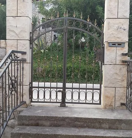 & Petricevic Guest house